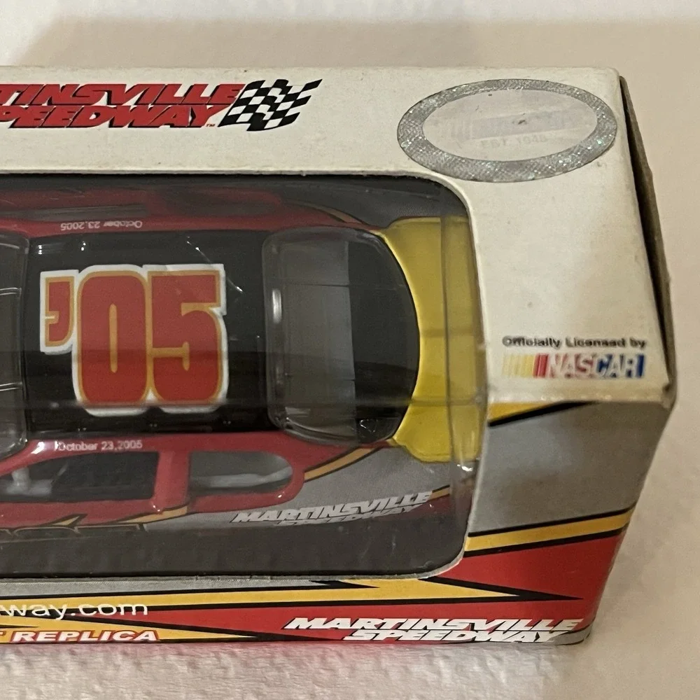 2005 ADVANCE AUTO PARTS 500 Die Cast 1:64 PROGRAM Car MARTINSVILLE SPEEDWAY